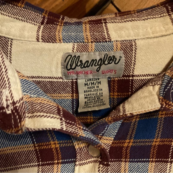 Wrangler Button Up Flannel - Picture 4 of 4